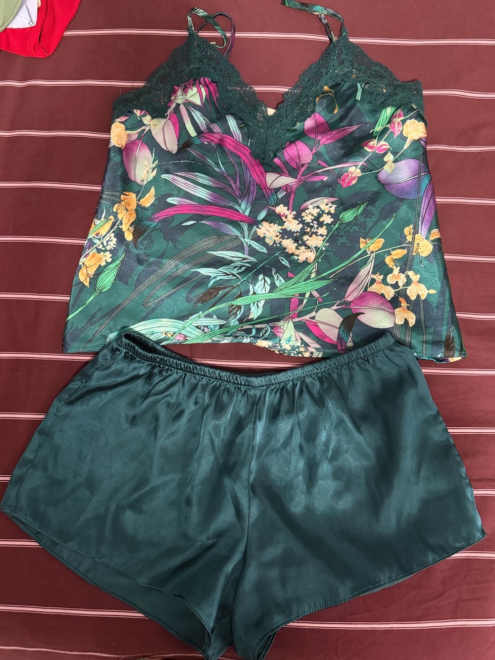 LÍNEA DONATELLA Women's Green Floral Lace Trim Satin Cami & Shorts Sleep Set